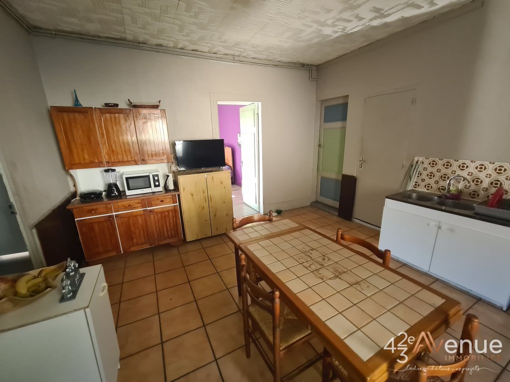 IMMEUBLE A VENDRE - UNIEUX ONDAINE - 250 m2 - 250 000 &euro;