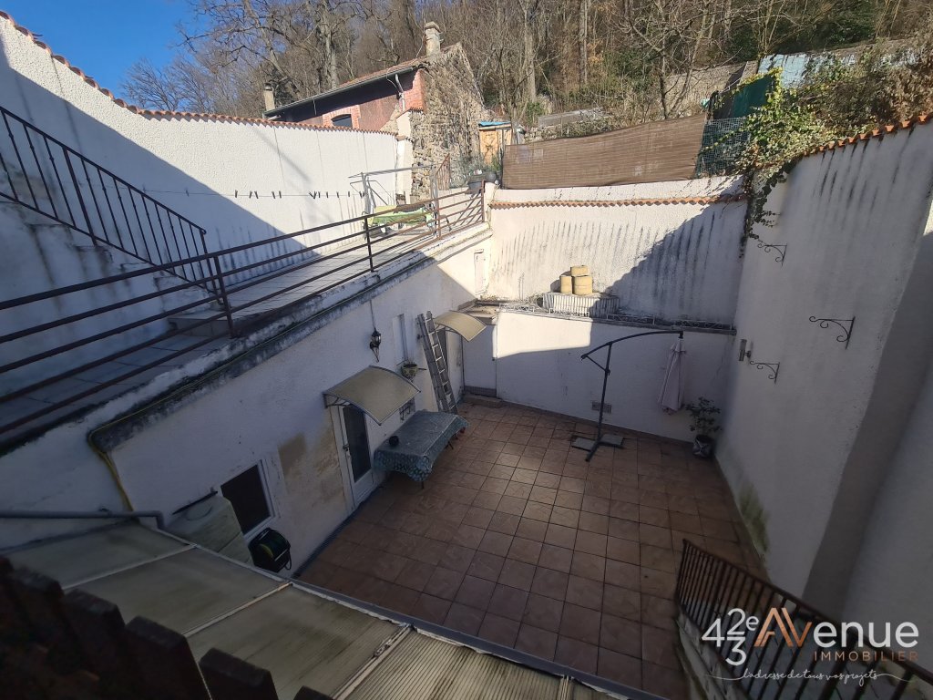 IMMEUBLE A VENDRE - UNIEUX ONDAINE - 250 m2 - 250 000 &euro;