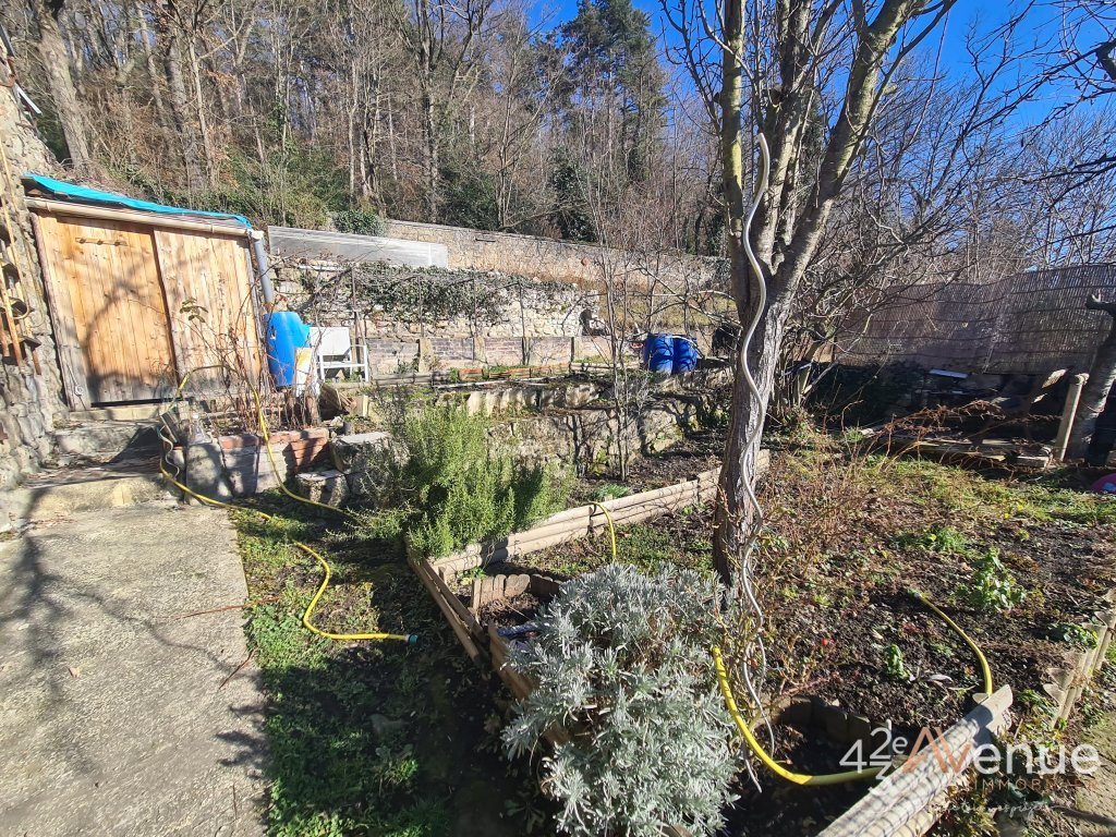 IMMEUBLE A VENDRE - UNIEUX ONDAINE - 250 m2 - 250 000 &euro;