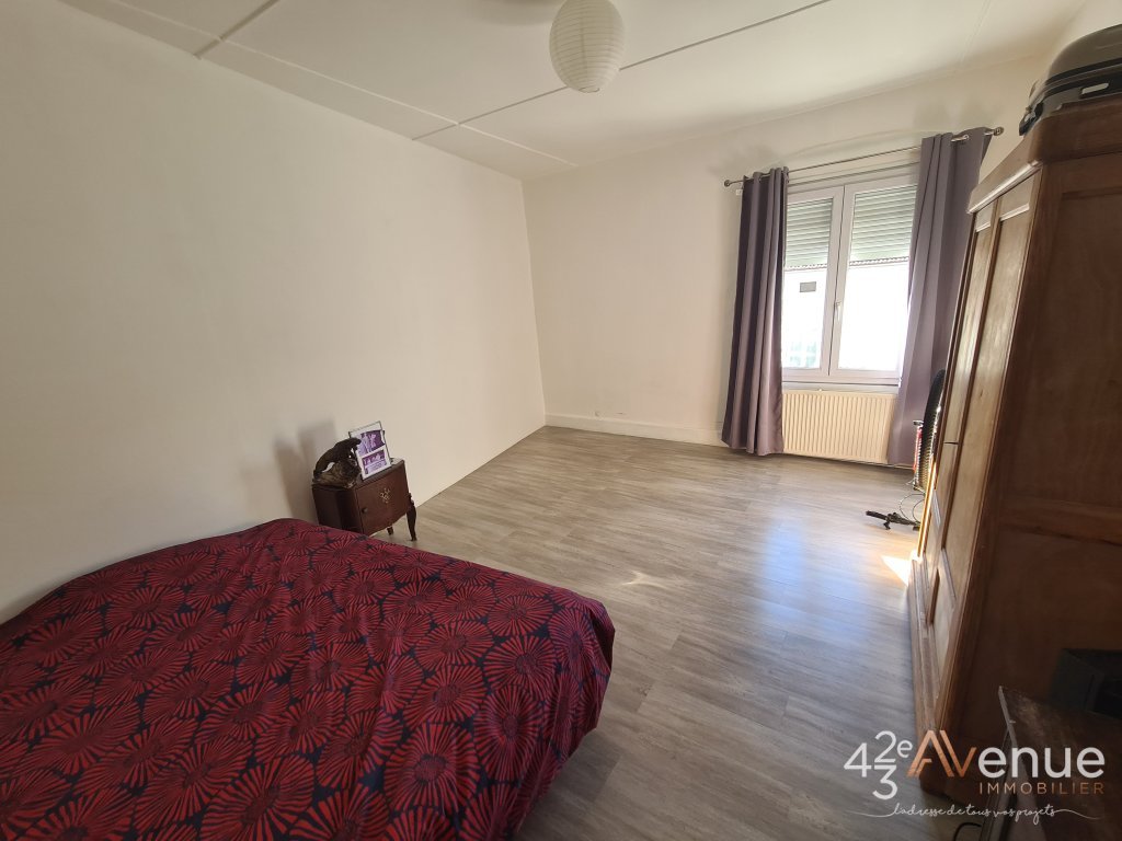 IMMEUBLE A VENDRE - UNIEUX ONDAINE - 250 m2 - 250 000 &euro;