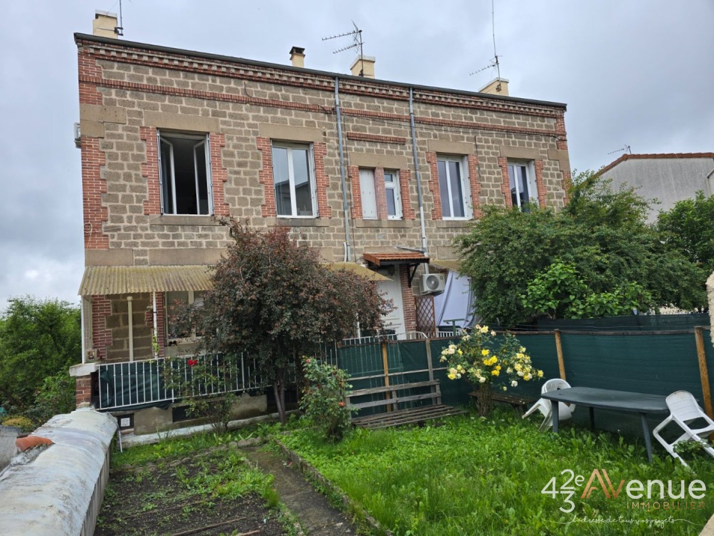 IMMEUBLE A VENDRE - VILLARS - 203 m2 - 396 000 &euro;