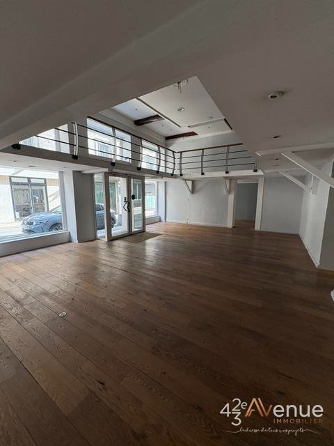 LOCAL COMMERCIAL A VENDRE - ST ETIENNE CENTRE VILLE - 200 m2 - 162 600 &euro; 