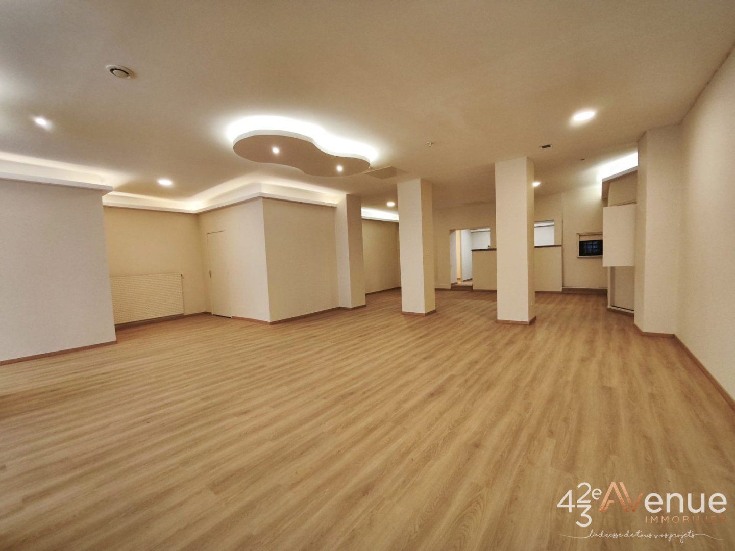 LOCAL COMMERCIAL A VENDRE - ST ETIENNE CENTRE VILLE - 220 m2 - 269 000 &euro; 