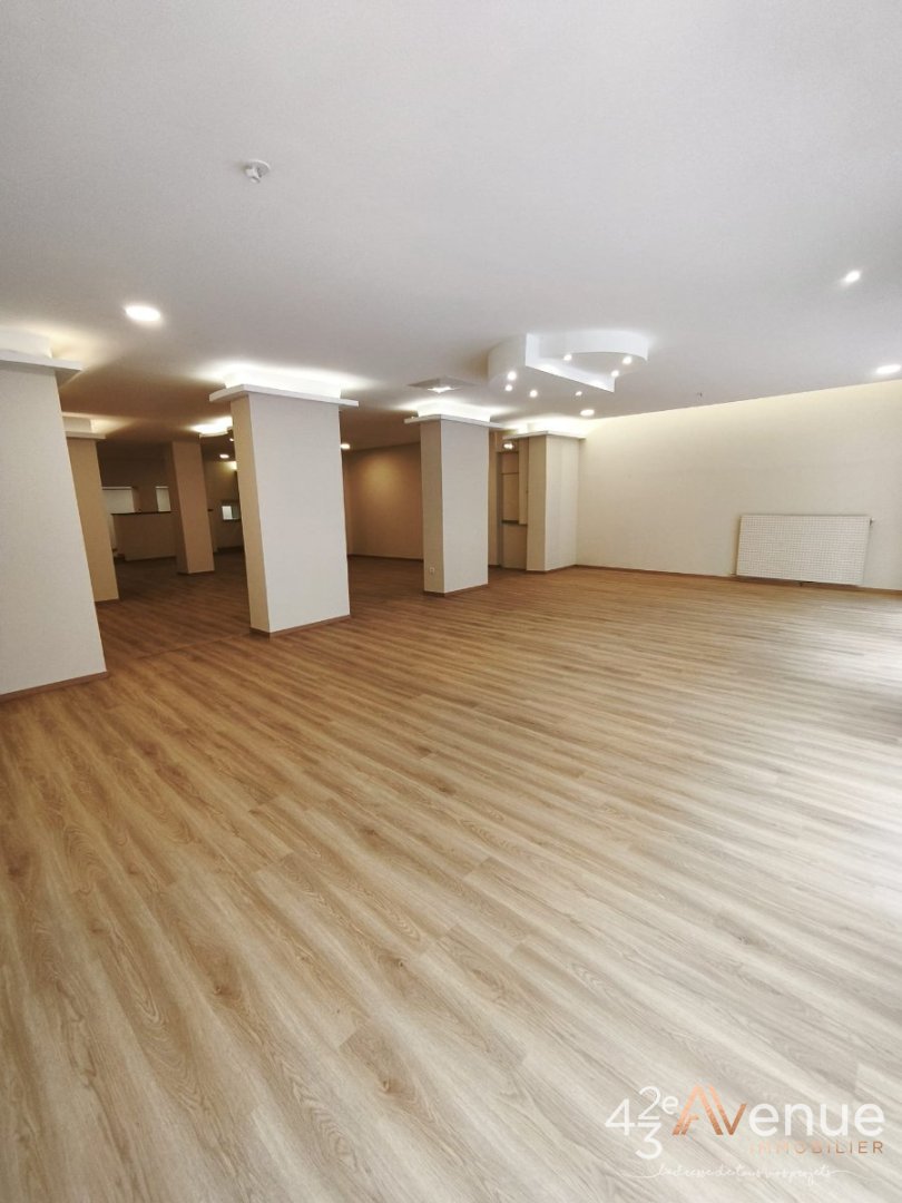 LOCAL COMMERCIAL A VENDRE - ST ETIENNE CENTRE VILLE - 220 m2 - 269 000 &euro; 