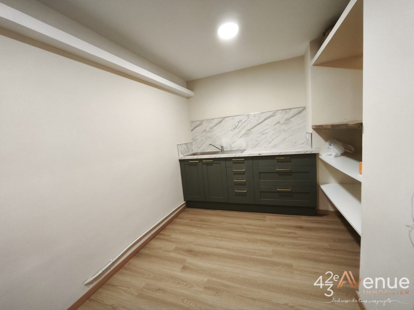 LOCAL COMMERCIAL A VENDRE - ST ETIENNE CENTRE VILLE - 220 m2 - 269 000 &euro; 