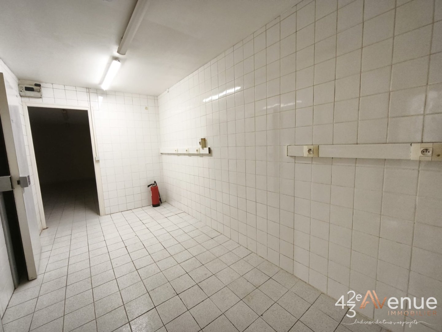 LOCAL COMMERCIAL A VENDRE - ST ETIENNE CENTRE VILLE - 220 m2 - 269 000 &euro; 