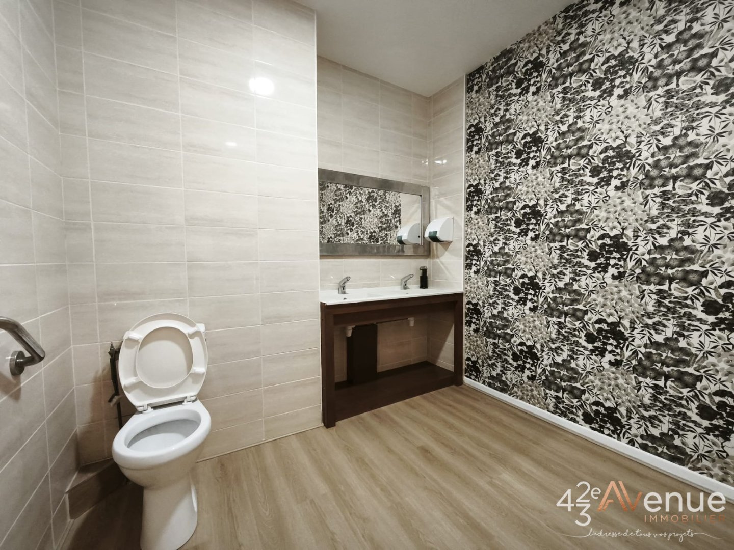 LOCAL COMMERCIAL A VENDRE - ST ETIENNE CENTRE VILLE - 220 m2 - 269 000 &euro; 