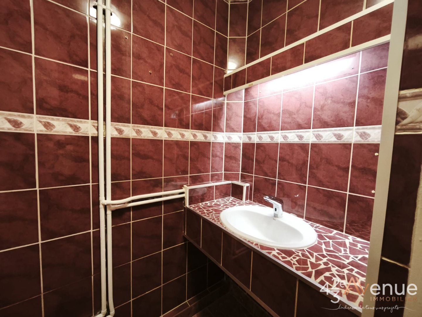 LOCAL COMMERCIAL A VENDRE - ST ETIENNE CENTRE VILLE - 220 m2 - 269 000 &euro; 