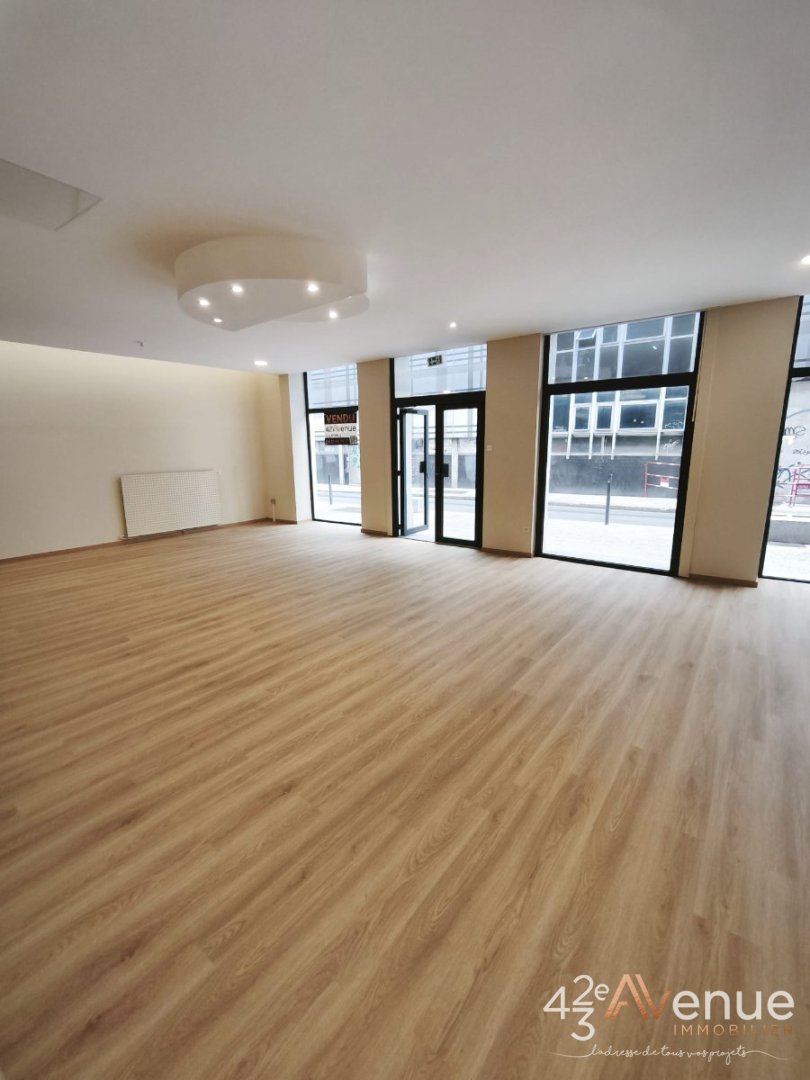 LOCAL COMMERCIAL A VENDRE - ST ETIENNE CENTRE VILLE - 220 m2 - 269 000 &euro; 