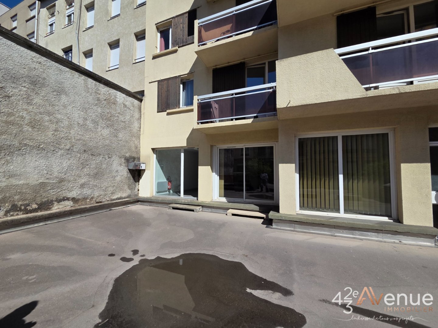 LOCAL COMMERCIAL A VENDRE - ST ETIENNE CENTRE VILLE - 75.94 m2 - 106 000 &euro; 