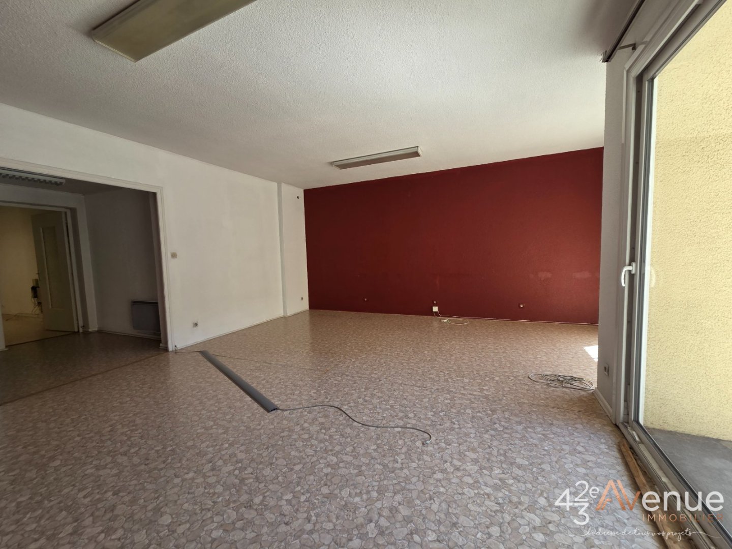 LOCAL COMMERCIAL A VENDRE - ST ETIENNE CENTRE VILLE - 75.94 m2 - 106 000 &euro; 