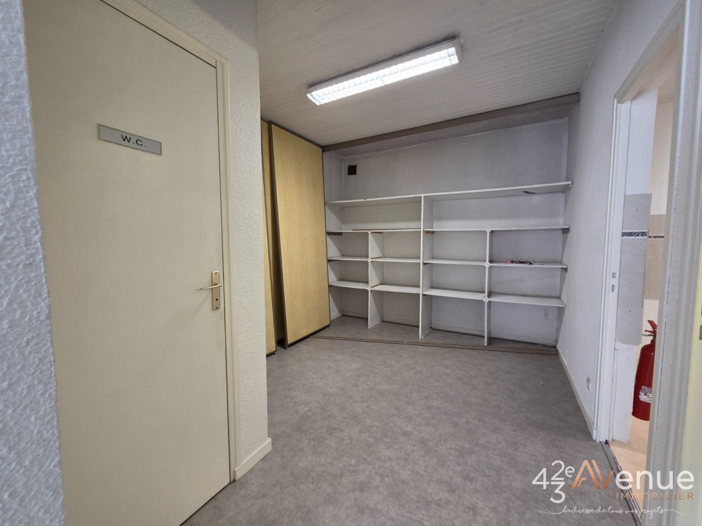 LOCAL COMMERCIAL A VENDRE - ST ETIENNE CENTRE VILLE - 75.94 m2 - 106 000 &euro; 