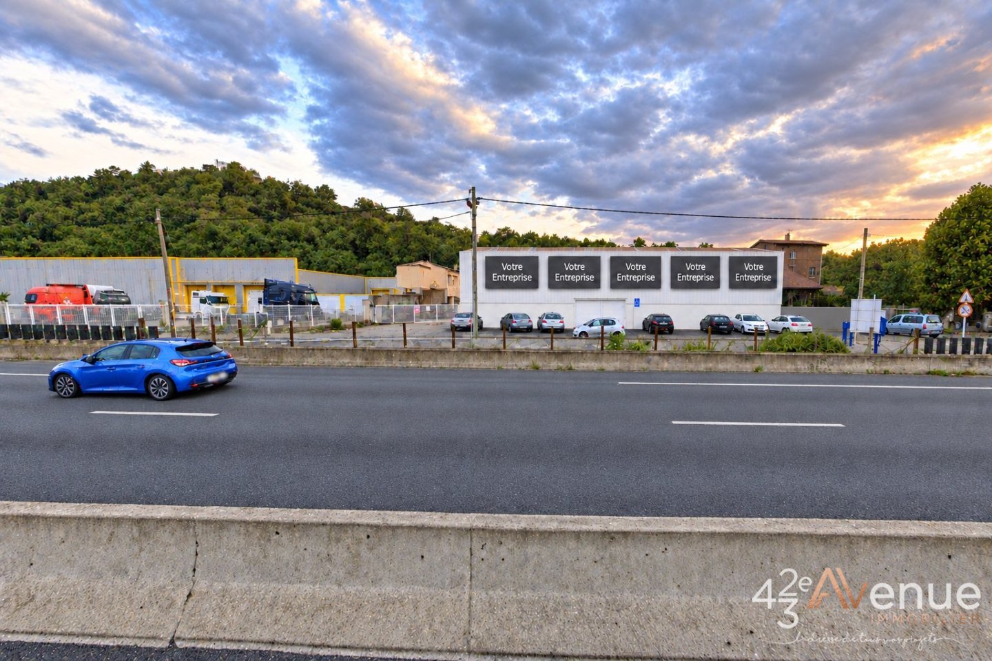 LOCAL D ACTIVITE A LOUER - LORETTE - 160 m2 - 1 000 &euro; HC et HT par mois