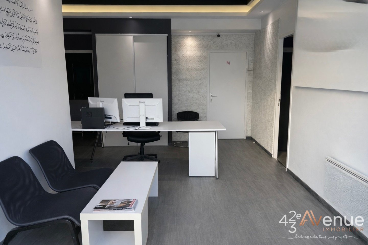 DEPOT DE STOCKAGE ET BUREAUX A LOUER - ST HEAND - 720 m2 - 3 800 &euro; HC et HT par mois