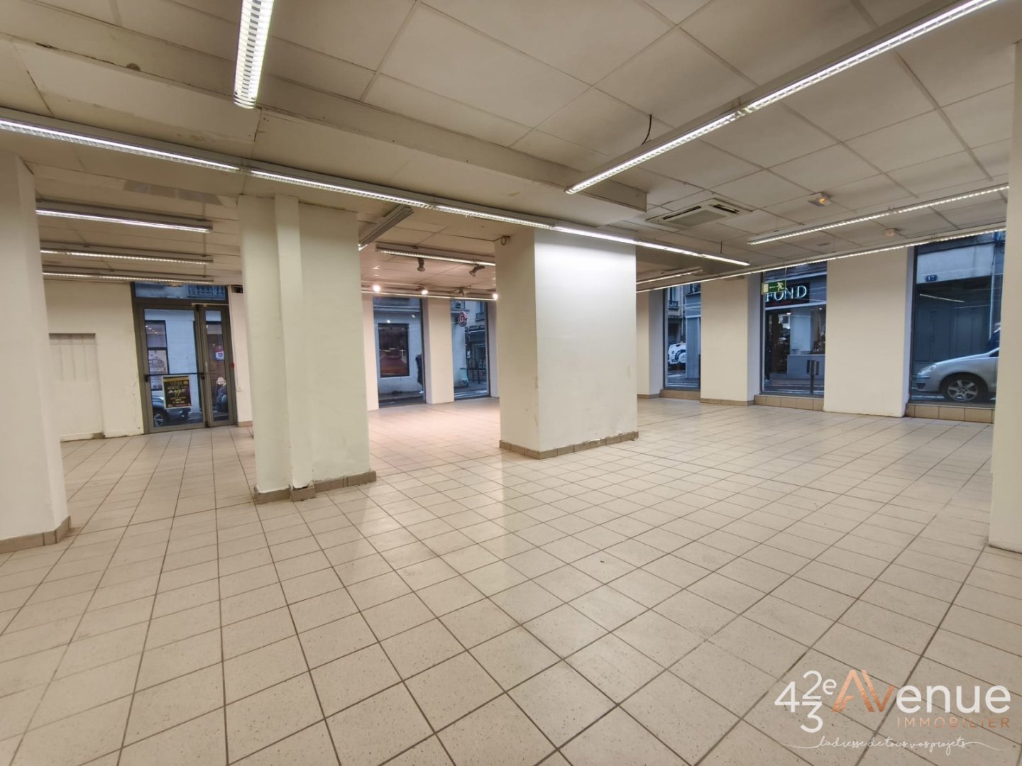 LOCAL D ACTIVITE A VENDRE - ST ETIENNE CENTRE VILLE - 240 m2 - 420�000�&euro; 