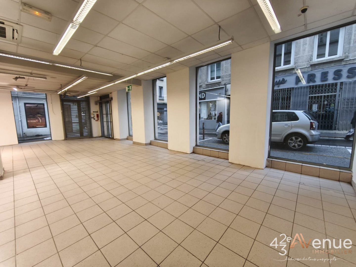 LOCAL D ACTIVITE A VENDRE - ST ETIENNE CENTRE VILLE - 240 m2 - 420�000�&euro; 