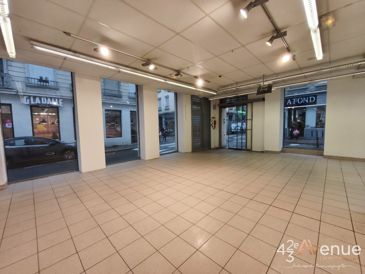 LOCAL D ACTIVITE A VENDRE - ST ETIENNE CENTRE VILLE - 240 m2 - 420�000�&euro; 