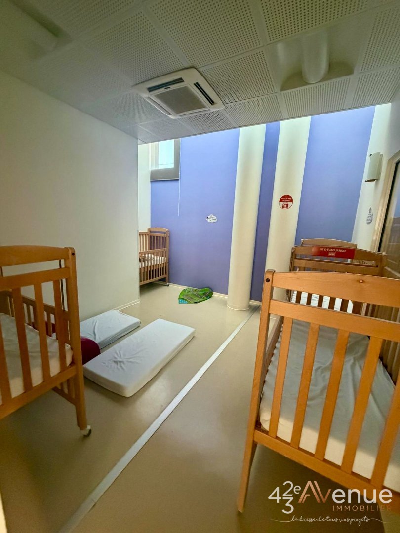 LOCAL D ACTIVITE A VENDRE - ST ETIENNE CHATEAUCREUX - 374.5 m2 - 860 000 &euro; 