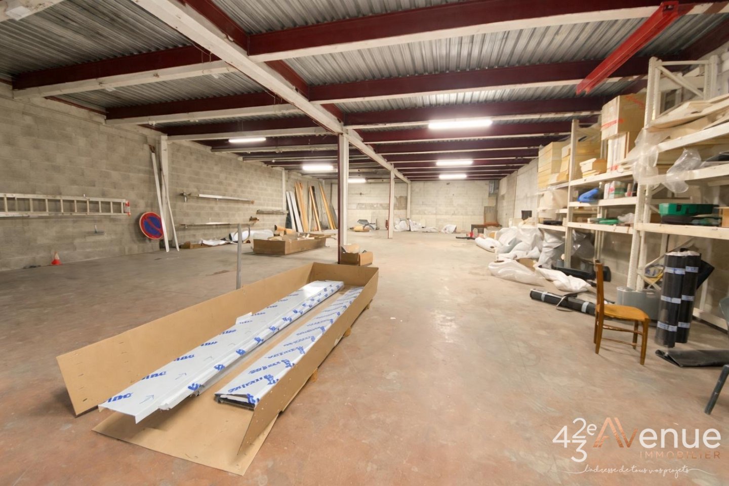 LOCAL D ACTIVITE A VENDRE - ST MARTIN LA PLAINE - 396 m2 - 249 000 &euro; 