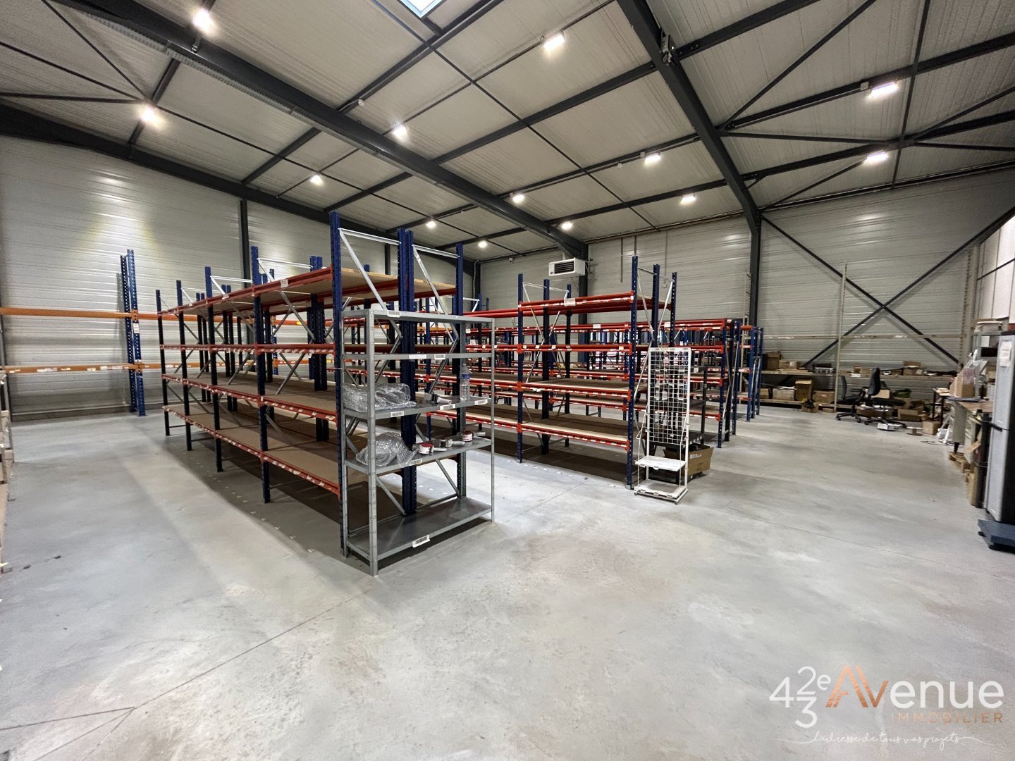 A vendre - Local Industriel A VENDRE - BAS EN BASSET - 1314.05 m2 - 950�000�&euro; 