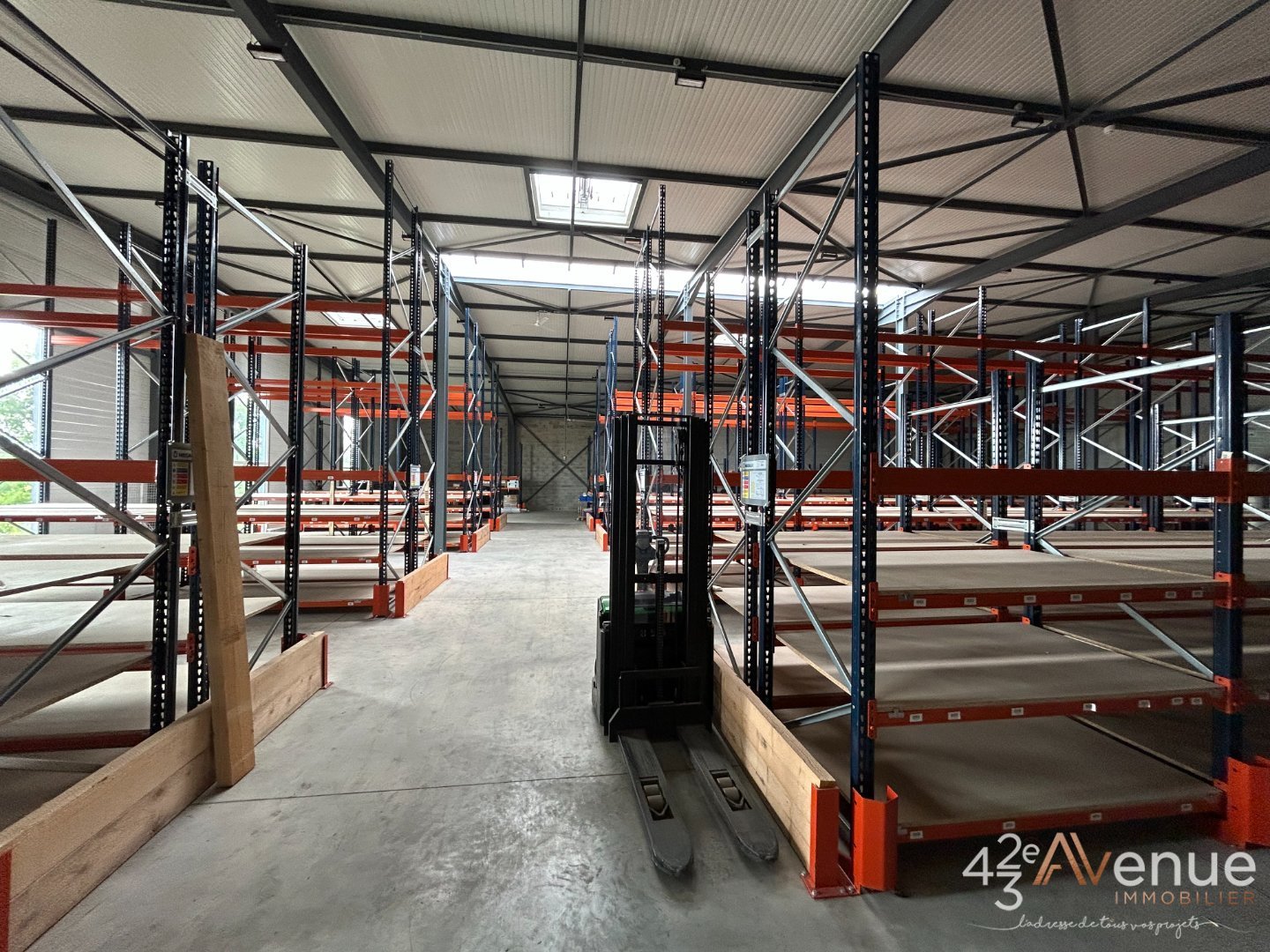 A vendre - Local Industriel A VENDRE - BAS EN BASSET - 1314.05 m2 - 950�000�&euro; 