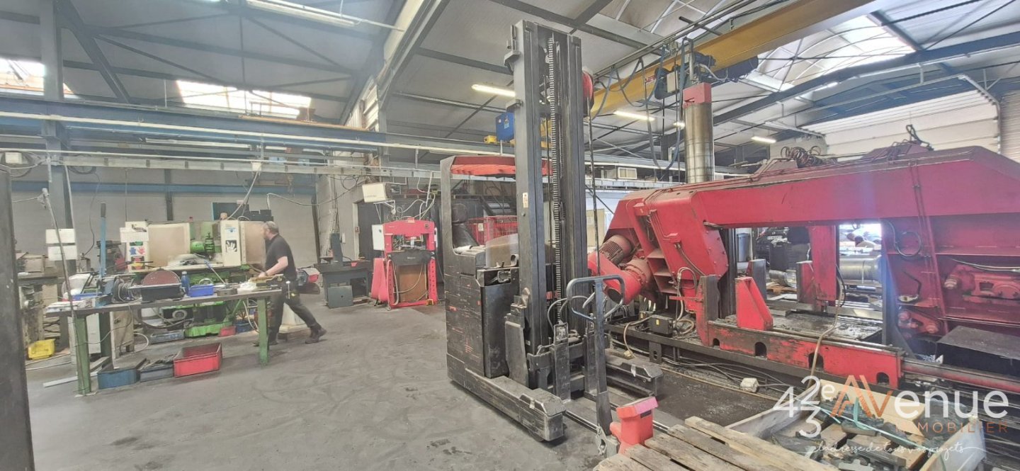 LOCAL INDUSTRIEL A VENDRE - FRAISSES - 530 m2 - 472�500�&euro; 