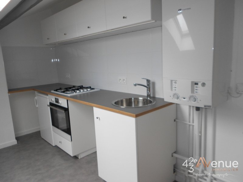 T1 sous les toits A LOUER - ST ETIENNE FOURNEYRON/REPUBLIQUE - 49.78 m2 - 489�&euro; charges comprises par mois