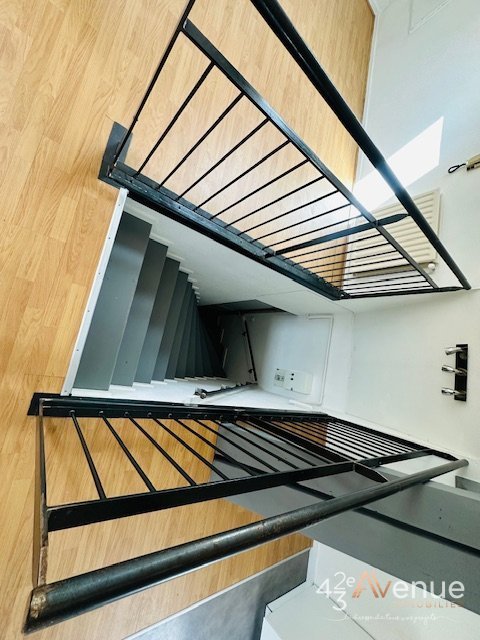 T1 sous les toits A LOUER - ST ETIENNE FOURNEYRON/REPUBLIQUE - 49.78 m2 - 495 &euro; charges comprises par mois