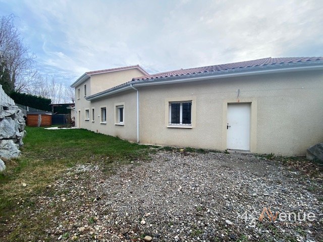 MAISON A LOUER - SORBIERS ZONE COMMERCIALE/PROCHE DE LA TALAUDIERE - 276.11 m2 - 2 075 &euro; charges comprises par mois