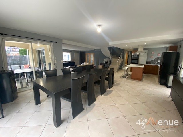 MAISON A LOUER - SORBIERS ZONE COMMERCIALE/PROCHE DE LA TALAUDIERE - 276.11 m2 - 2 075 &euro; charges comprises par mois