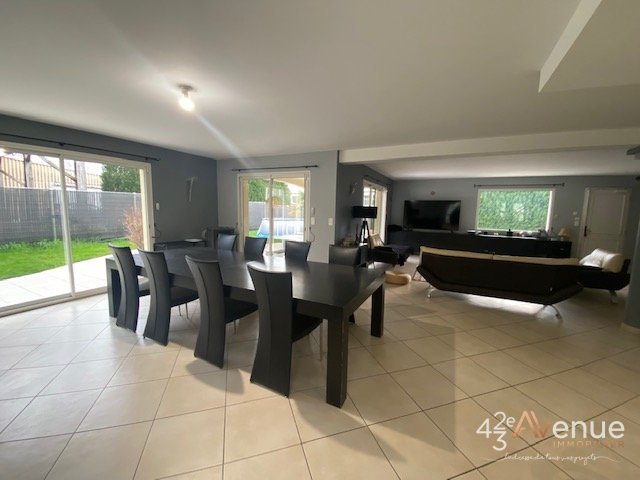 MAISON A LOUER - SORBIERS ZONE COMMERCIALE/PROCHE DE LA TALAUDIERE - 276.11 m2 - 2 075 &euro; charges comprises par mois