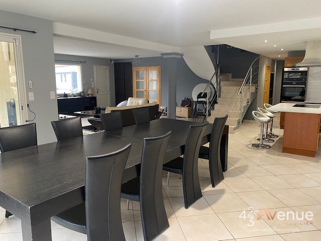 MAISON A LOUER - SORBIERS ZONE COMMERCIALE/PROCHE DE LA TALAUDIERE - 276.11 m2 - 2 075 &euro; charges comprises par mois