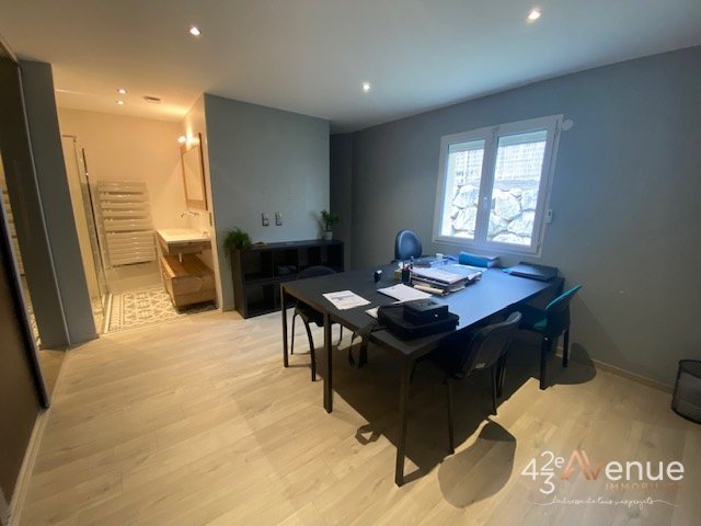 MAISON A LOUER - SORBIERS ZONE COMMERCIALE/PROCHE DE LA TALAUDIERE - 276.11 m2 - 2 075 &euro; charges comprises par mois