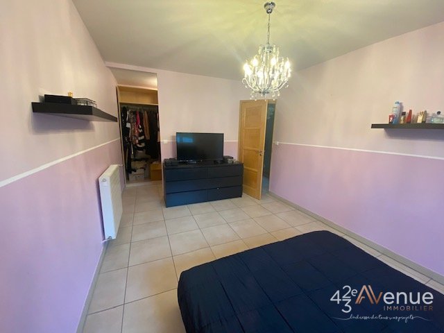 MAISON A LOUER - SORBIERS ZONE COMMERCIALE/PROCHE DE LA TALAUDIERE - 276.11 m2 - 2 075 &euro; charges comprises par mois