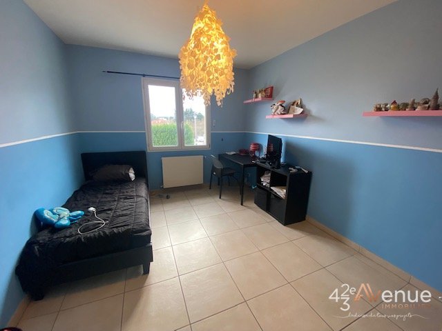MAISON A LOUER - SORBIERS ZONE COMMERCIALE/PROCHE DE LA TALAUDIERE - 276.11 m2 - 2 075 &euro; charges comprises par mois