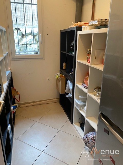 MAISON A LOUER - SORBIERS ZONE COMMERCIALE/PROCHE DE LA TALAUDIERE - 276.11 m2 - 2 075 &euro; charges comprises par mois