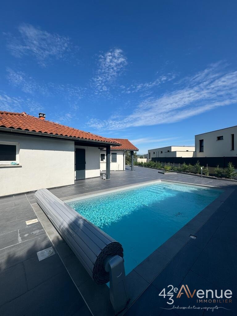 MAISON A LOUER - ST CHAMOND - 175.36 m2 - 1�850�&euro; charges comprises par mois