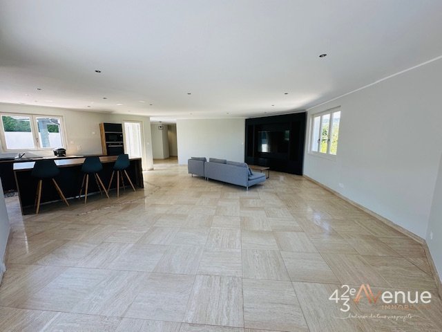 MAISON A LOUER - ST CHAMOND - 175.36 m2 - 1�850�&euro; charges comprises par mois