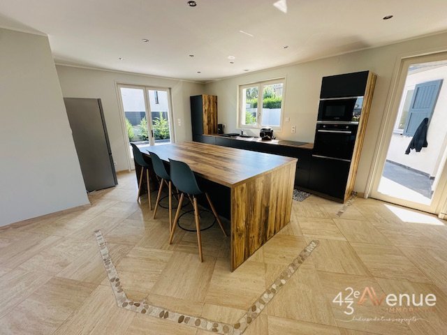 MAISON A LOUER - ST CHAMOND - 175.36 m2 - 1�850�&euro; charges comprises par mois