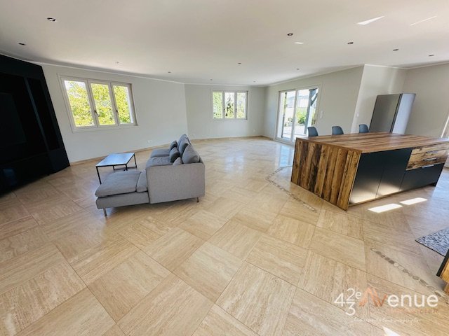 MAISON A LOUER - ST CHAMOND - 175.36 m2 - 1�850�&euro; charges comprises par mois