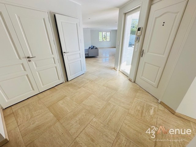 MAISON A LOUER - ST CHAMOND - 175.36 m2 - 1�850�&euro; charges comprises par mois