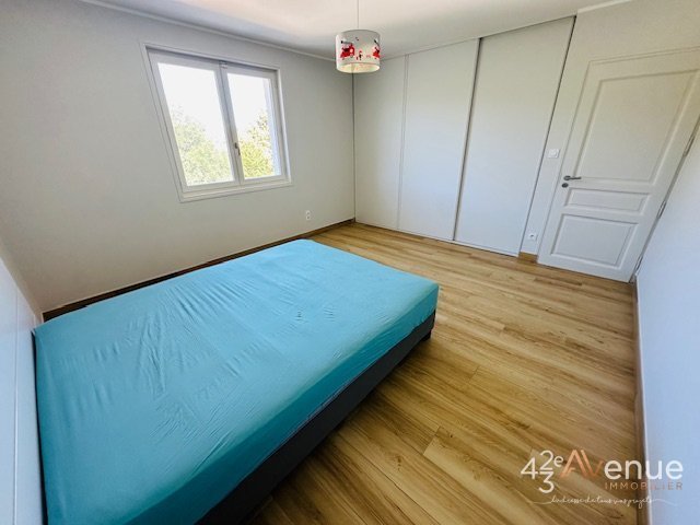 MAISON A LOUER - ST CHAMOND - 175.36 m2 - 1�850�&euro; charges comprises par mois