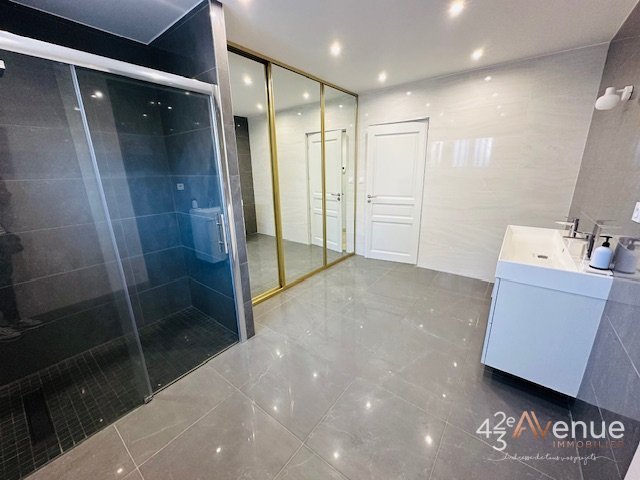 MAISON A LOUER - ST CHAMOND - 175.36 m2 - 1�850�&euro; charges comprises par mois