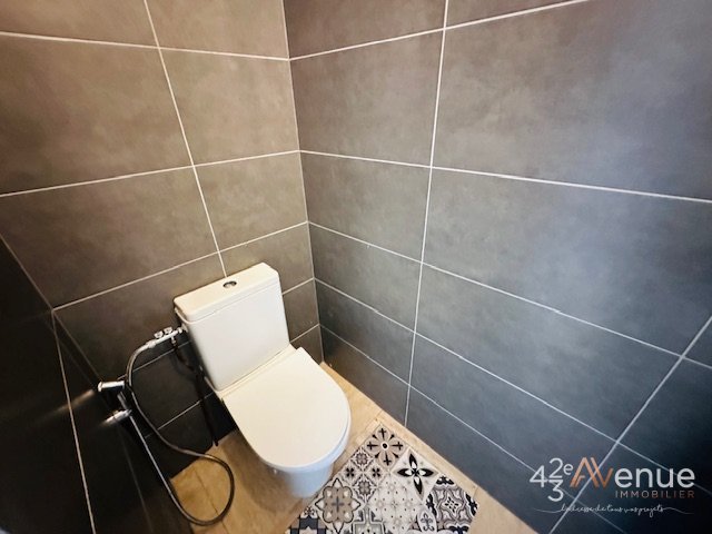 MAISON A LOUER - ST CHAMOND - 175.36 m2 - 1�850�&euro; charges comprises par mois