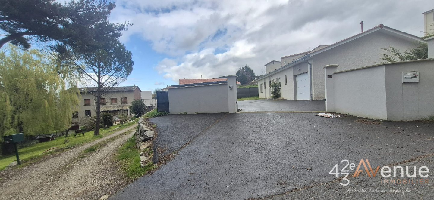MAISON A LOUER - ST CHAMOND - 100 m2 - 1 300 &euro; charges comprises par mois