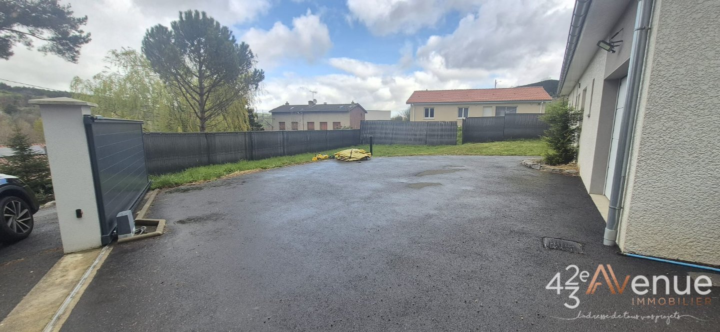 MAISON A LOUER - ST CHAMOND - 100 m2 - 1 300 &euro; charges comprises par mois