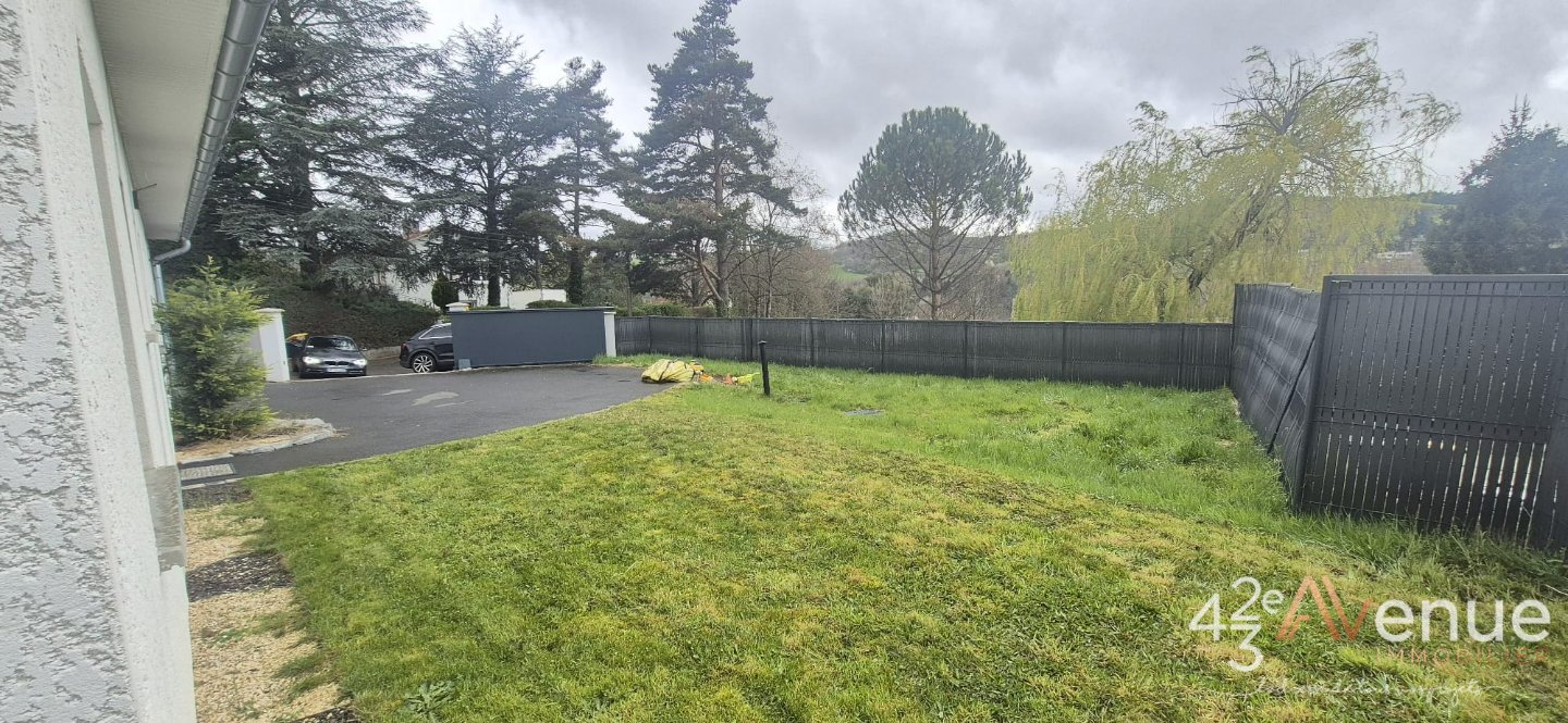 MAISON A LOUER - ST CHAMOND - 100 m2 - 1 300 &euro; charges comprises par mois