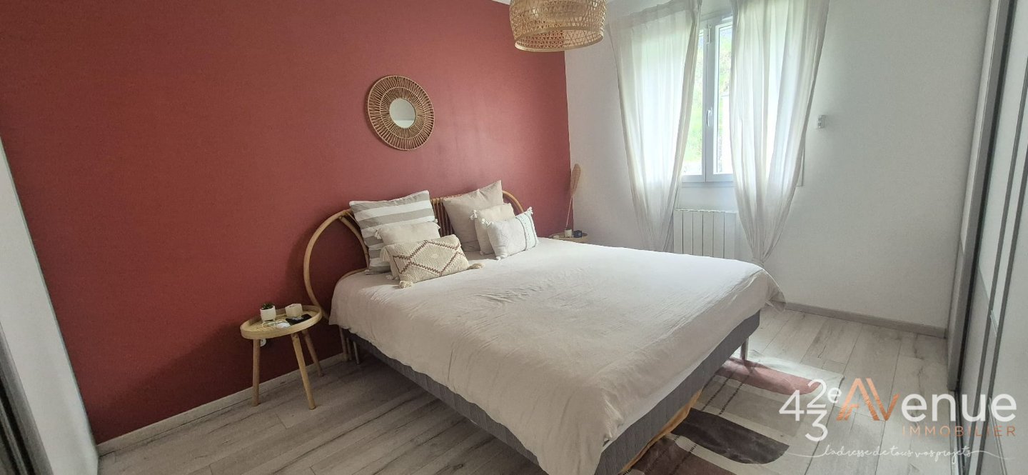 MAISON A LOUER - ST CHAMOND - 100 m2 - 1 300 &euro; charges comprises par mois