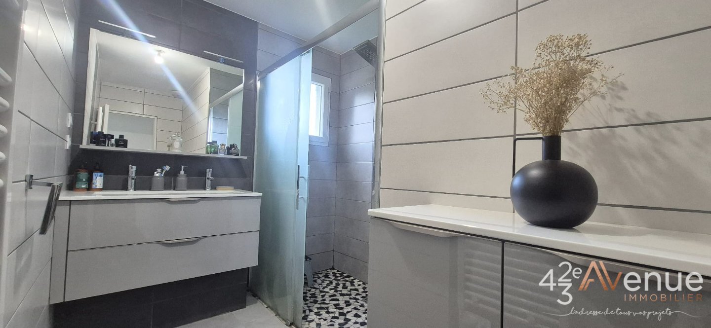 MAISON A LOUER - ST CHAMOND - 100 m2 - 1 300 &euro; charges comprises par mois