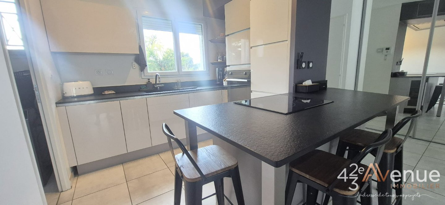 MAISON A LOUER - ST CHAMOND - 100 m2 - 1 300 &euro; charges comprises par mois
